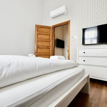 Premium Apartment By Hi5 - Central 3 Bedroom Budapesta Exterior foto