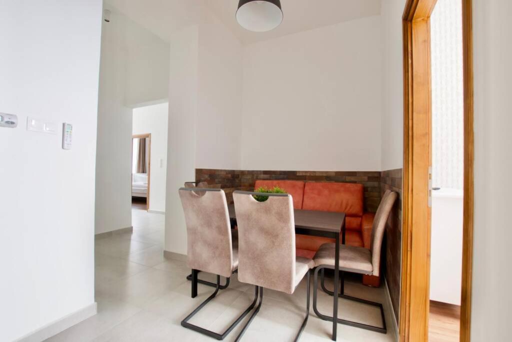 Premium Apartment By Hi5 - Central 3 Bedroom Budapesta Exterior foto