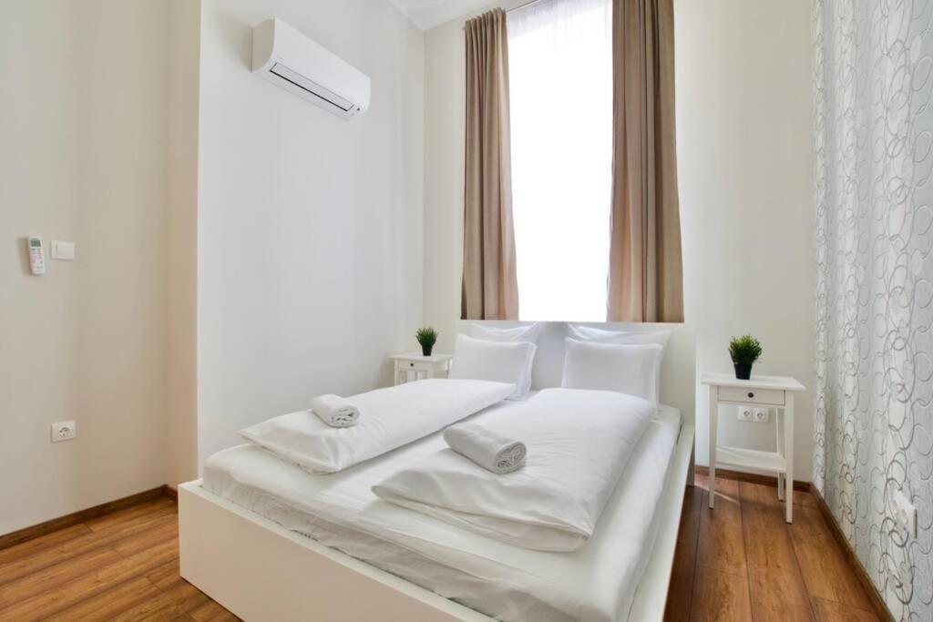 Premium Apartment By Hi5 - Central 3 Bedroom Budapesta Exterior foto