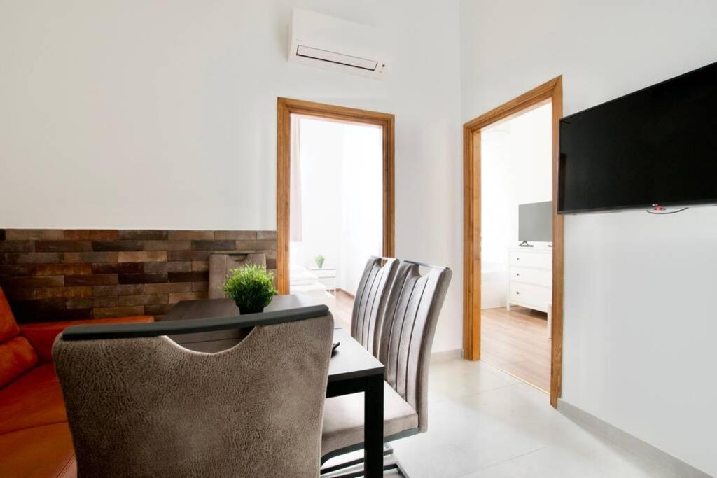 Premium Apartment By Hi5 - Central 3 Bedroom Budapesta Exterior foto