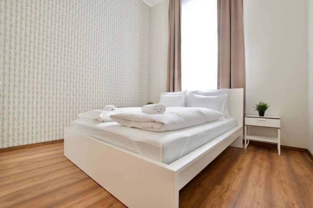 Premium Apartment By Hi5 - Central 3 Bedroom Budapesta Exterior foto