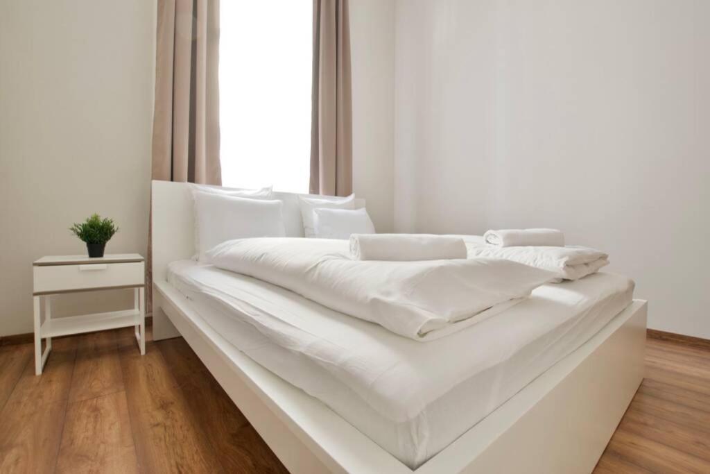 Premium Apartment By Hi5 - Central 3 Bedroom Budapesta Exterior foto