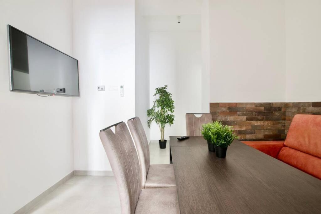 Premium Apartment By Hi5 - Central 3 Bedroom Budapesta Exterior foto
